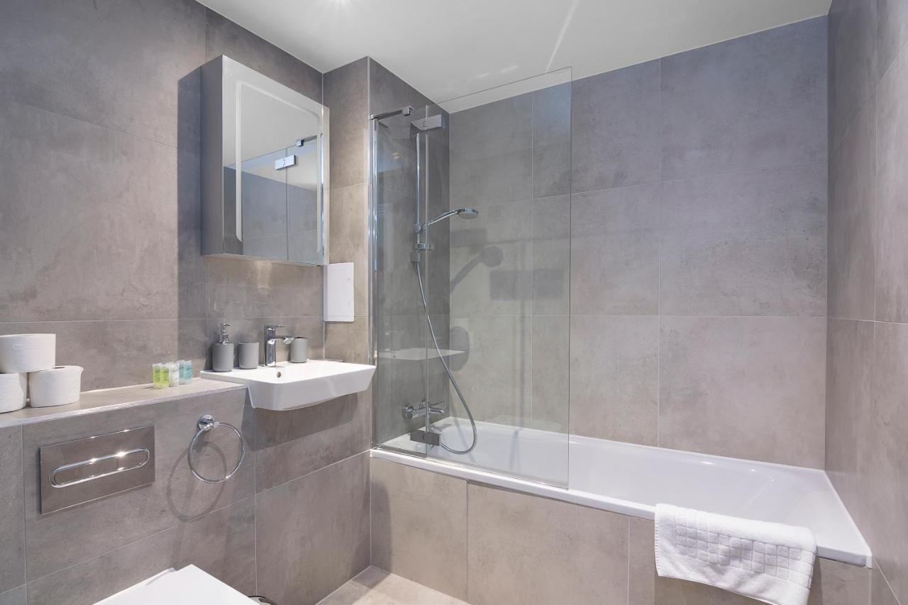 Spacious, Bright & Modern 1 & 2 Bed Apartments At Sligo House - Central Watford واتفورد المظهر الخارجي الصورة