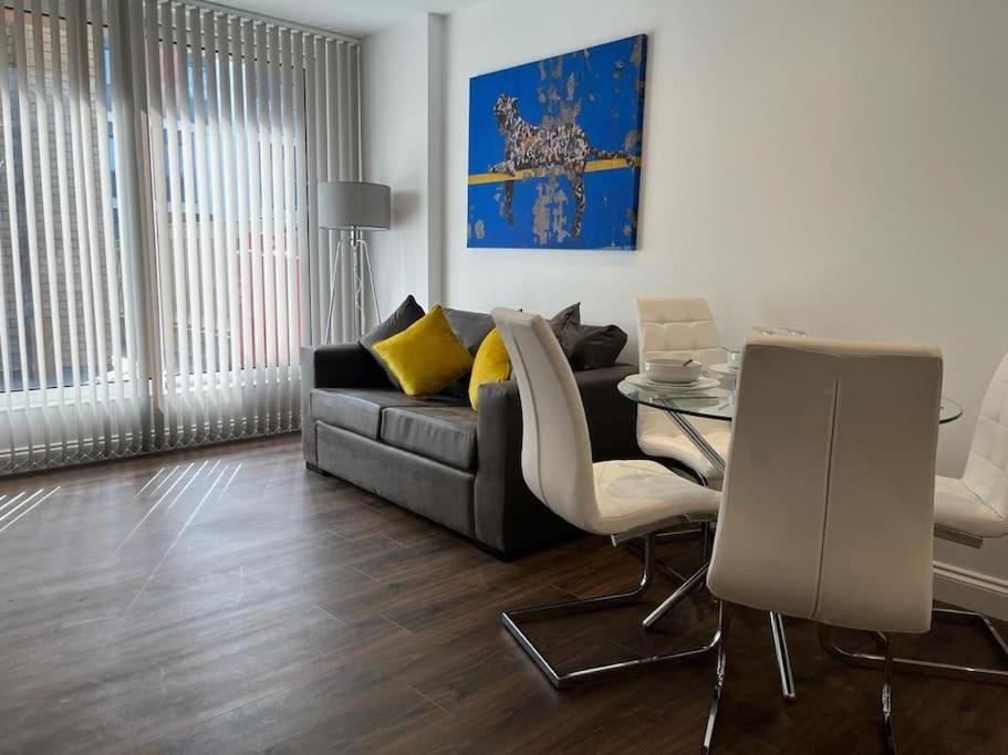 Spacious, Bright & Modern 1 & 2 Bed Apartments At Sligo House - Central Watford واتفورد المظهر الخارجي الصورة