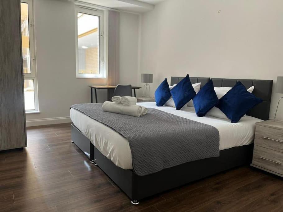 Spacious, Bright & Modern 1 & 2 Bed Apartments At Sligo House - Central Watford واتفورد المظهر الخارجي الصورة