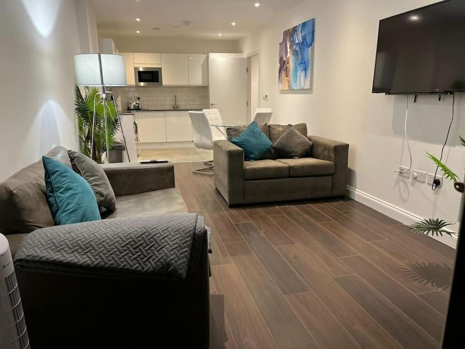 Spacious, Bright & Modern 1 & 2 Bed Apartments At Sligo House - Central Watford واتفورد المظهر الخارجي الصورة